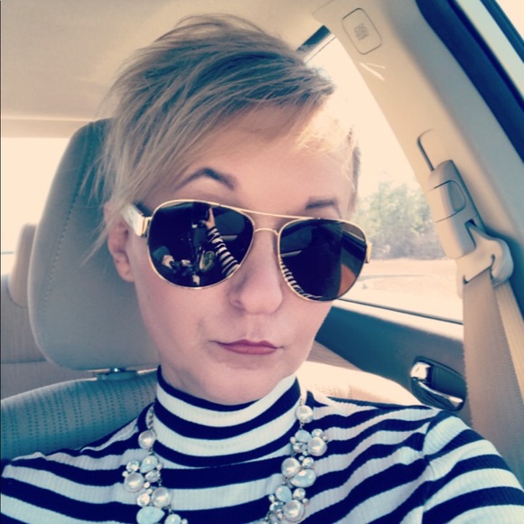 Bookmark my closet by liking this post! - Picture 2 of 8